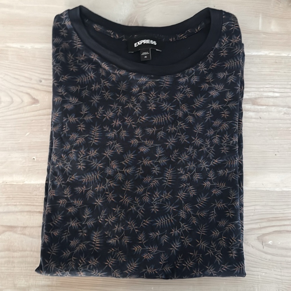 Express men’s fitted tee